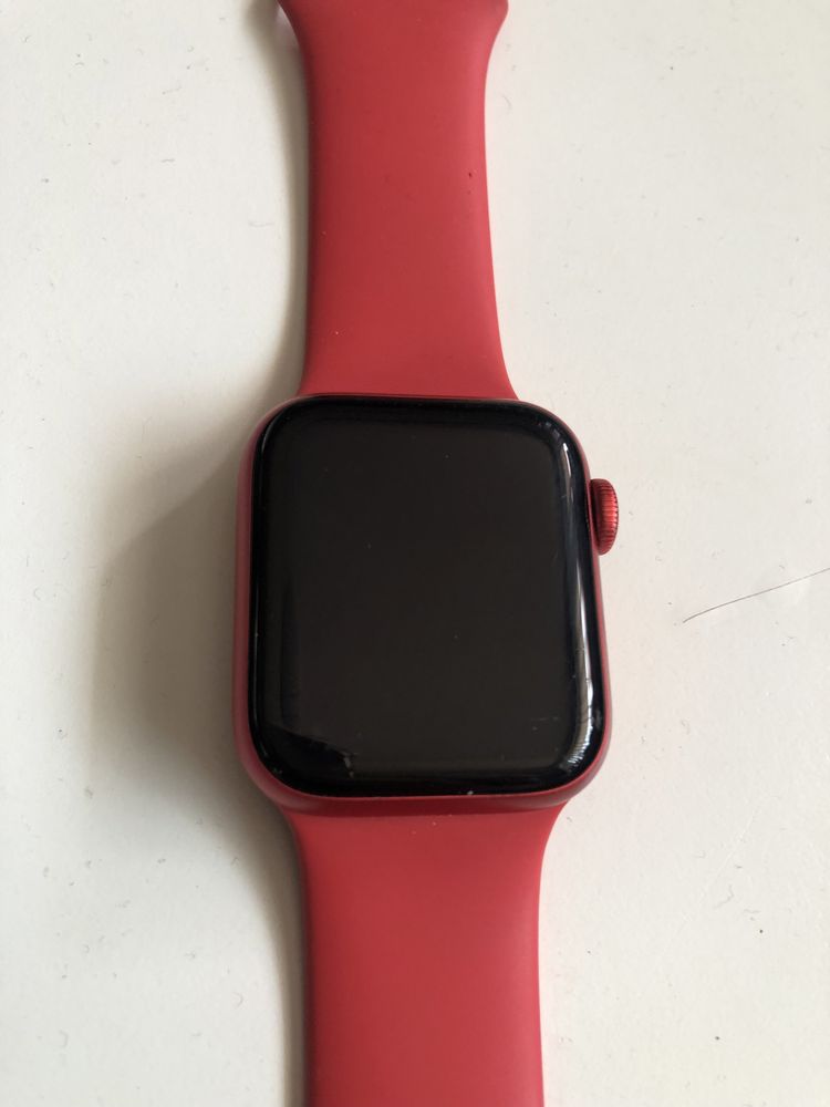 Apple Watch 6- в  пефектно състояние