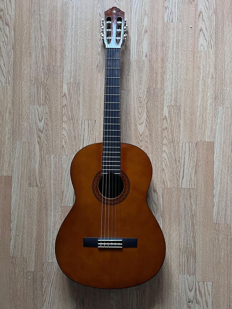 Продам гитару Yamaha C40 Natural + чехол в идеальном состоянии