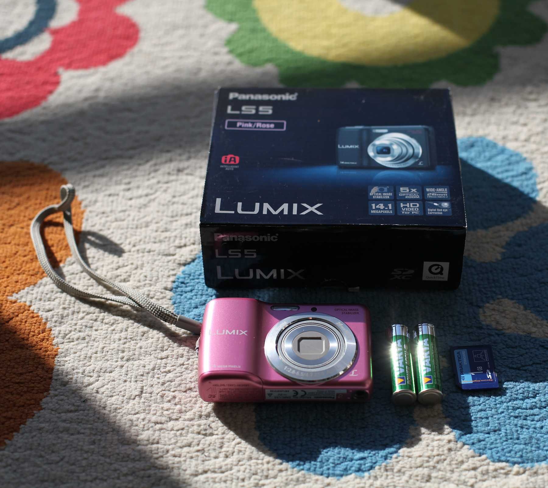 Фотоапарат Panasonic Lumix LS5 с LEICA обектив 14,1 MPX, HD, ЧИСТО НОВ