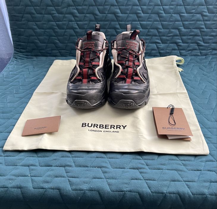 Burberry обувки