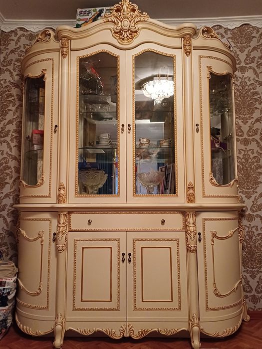 Сервант в гостинную