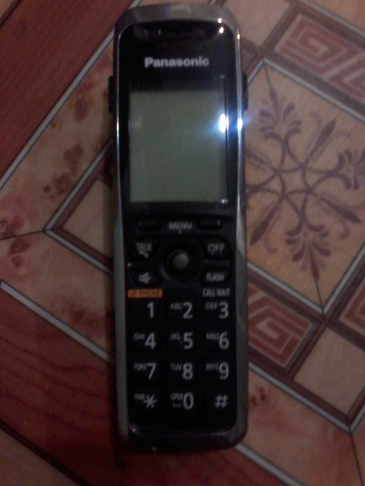 Телефон трубка для дома Panasonic с подставкой под телефон.