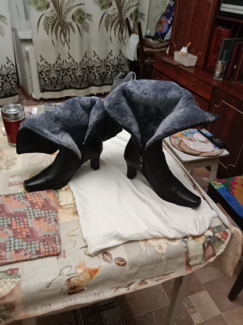 Продаю зимние сапоги