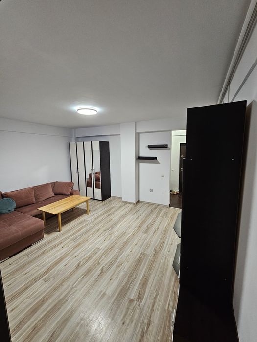 Inchiriez apartament