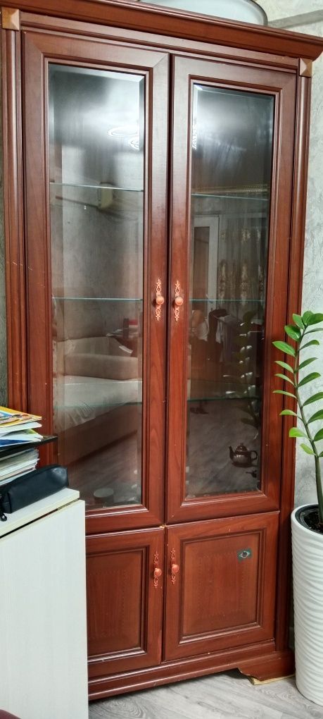 Продаю деревянную стекляшку – в хорошем состоянии