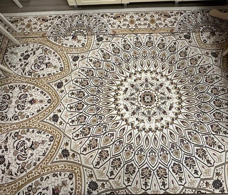 Продам ковер в отличном состоянии 2,4х4м