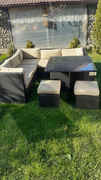 Vind coltar,scaune si masa din ratan