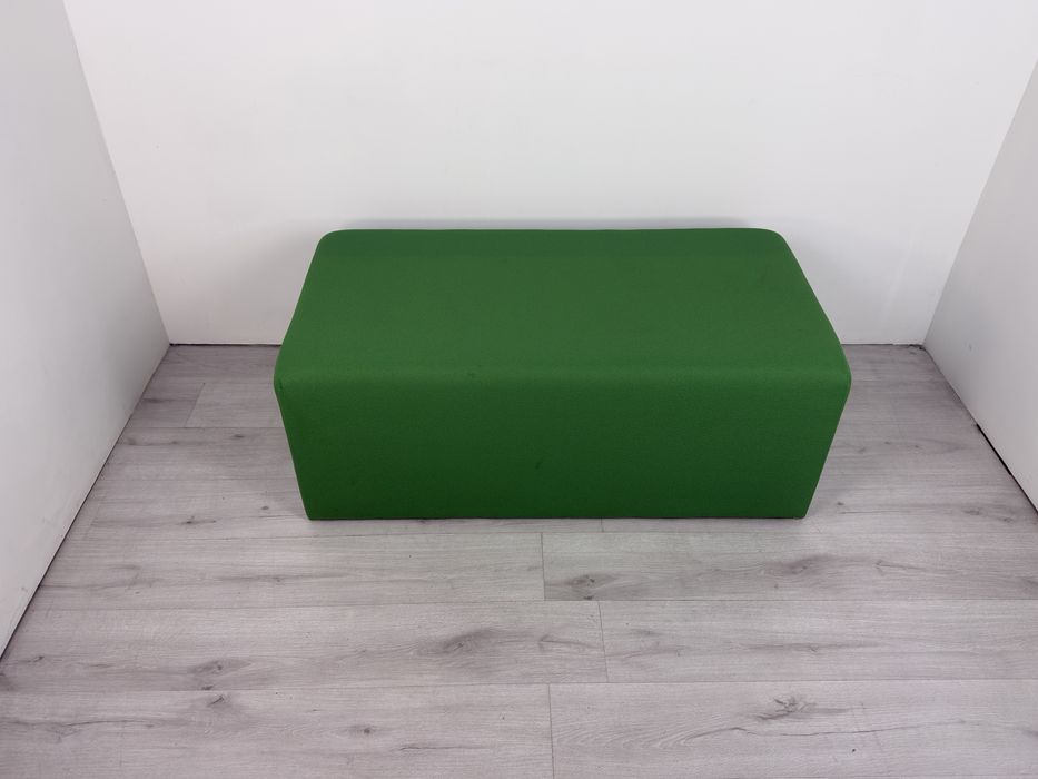 Зелен табуретен стол с висококачествена тапицерия обзавеждане