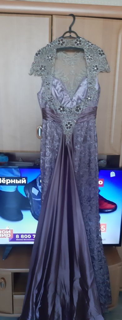 Платье длинное со  шлейфом