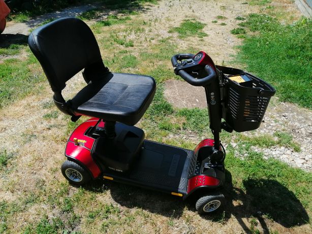 Carucior / scuter electric pentru persoane cu dizabilități locomotorii