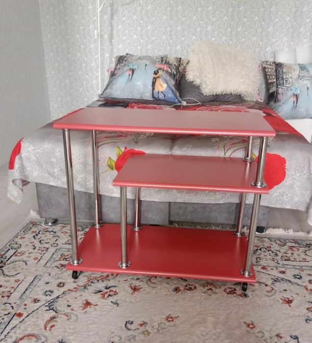 Продам столик трёхъярусный