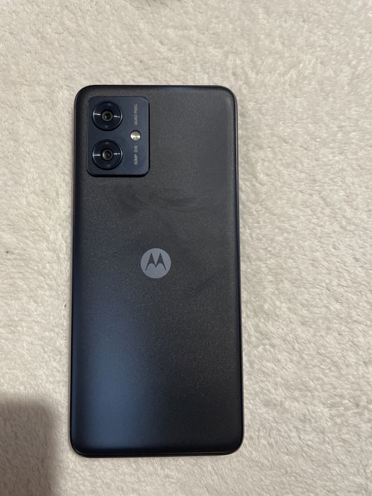 Vând telefon moto aproape nou