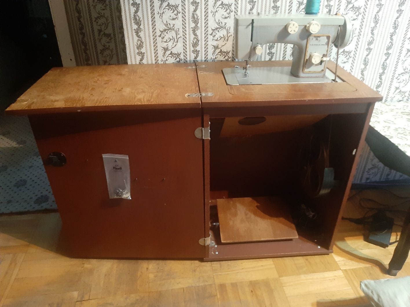 Продам швейную машинку