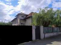 Vând casă în spate la hotel Cetate