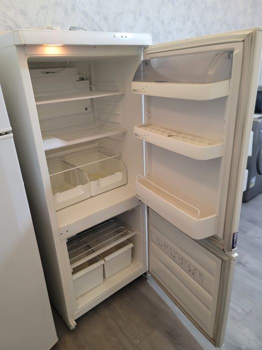 Холодильник  "Snaige" сотилади.