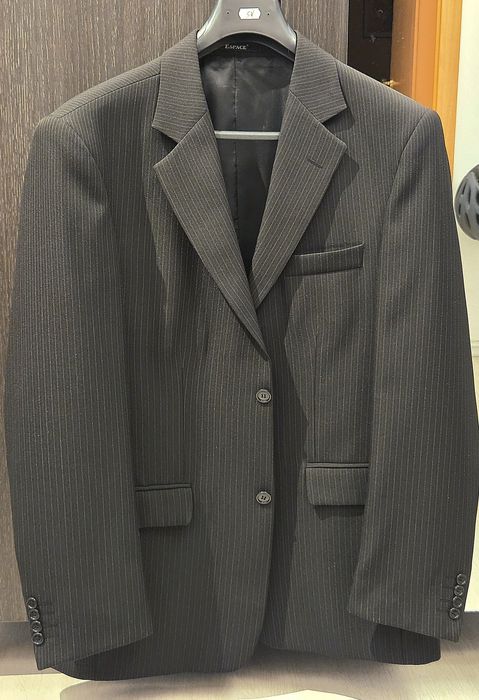 Costum de bărbați negru