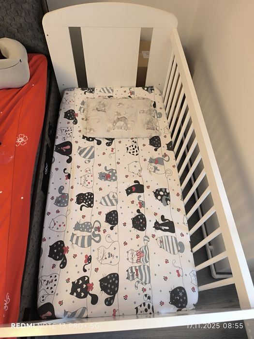 Patuț din lemn si saltea