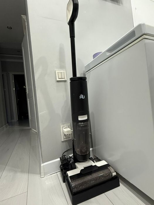 Пылесос 2/1 моющии. Почти новый. Документ насадкася бар