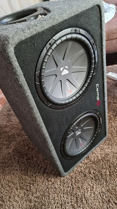 Сабвуфер Kicker с усилителем для авто