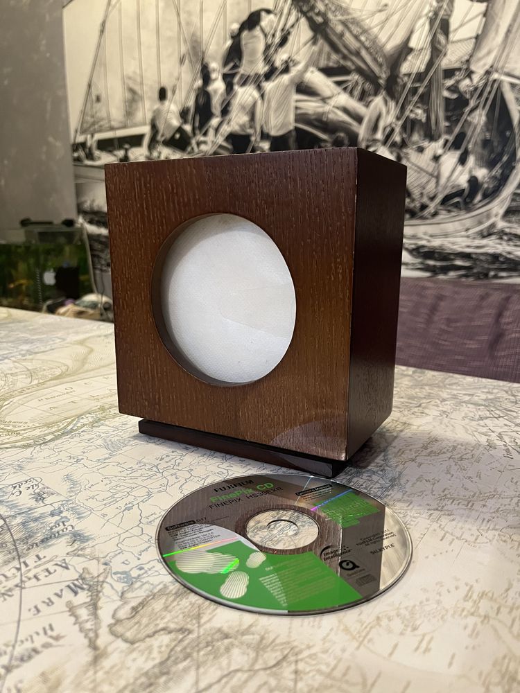 Дървена кутия за компакт дискове