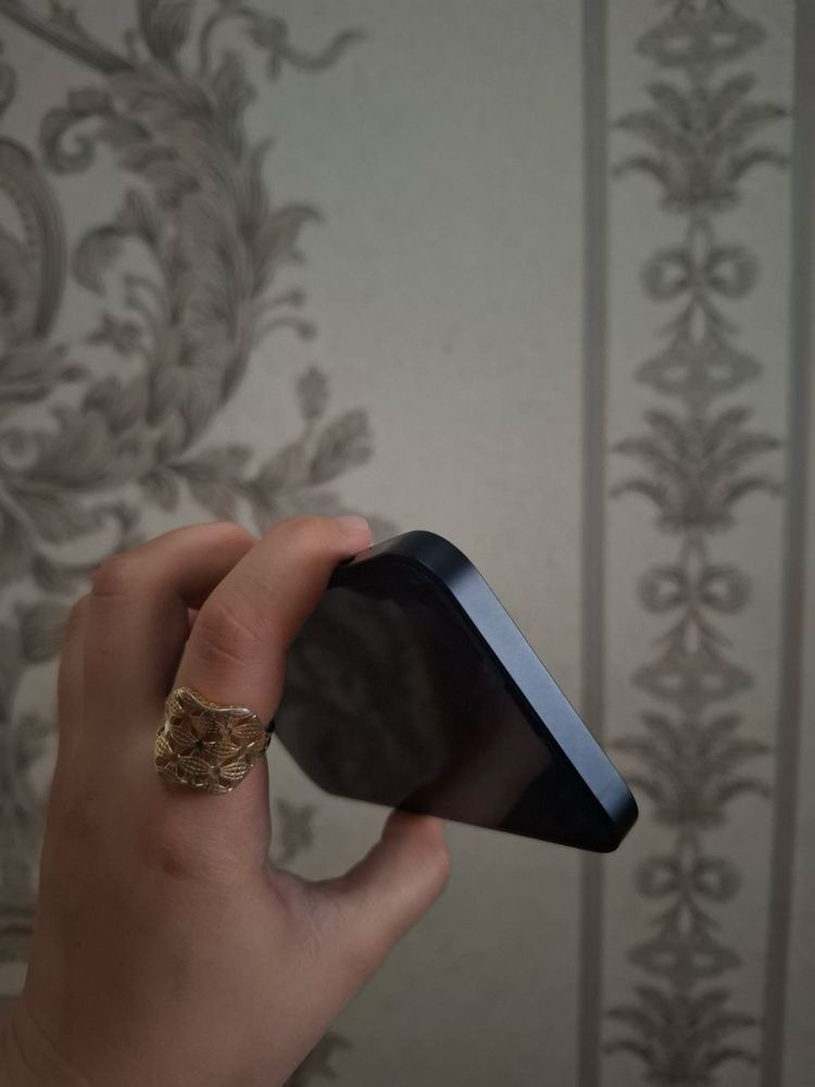 iPhone 13  128gb midnigt