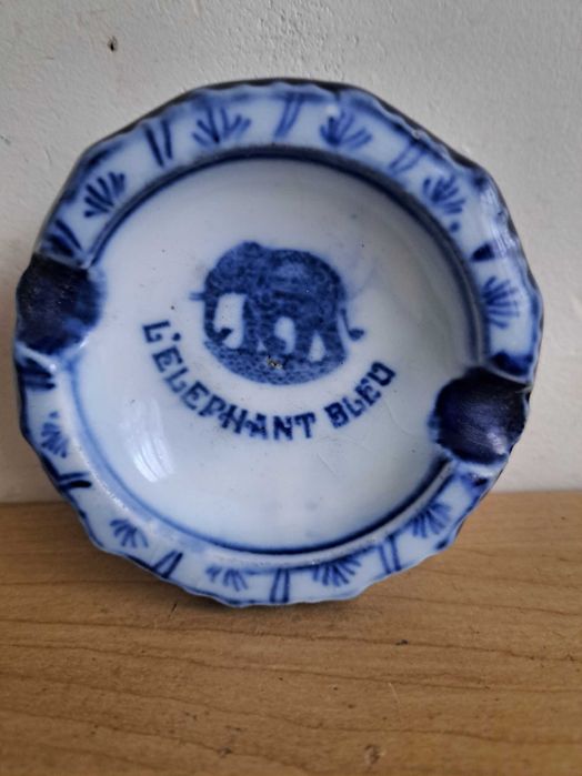 Sfesnic și scrumieră 
vintange L'ELEPHANT
BLEU anii 1980s