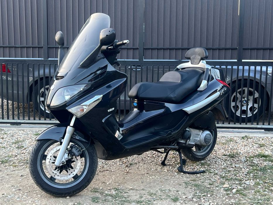 Scuter cu B-ul Piaggio X-EVO 125 c