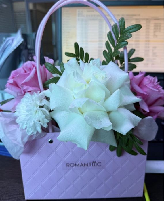 Цветы в коробке.