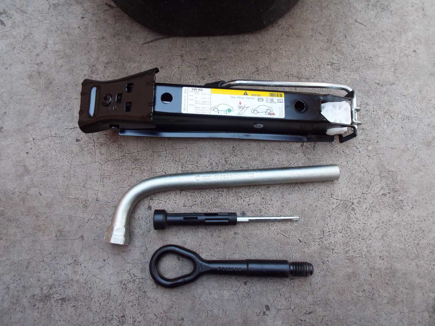 vand trusa cric original volkswagen polo,audi A1,seat ibiza,skoda fabi