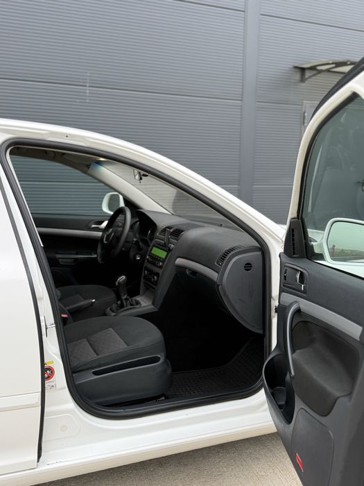 Skoda Octavia / 2013 / 1.6diesel / Alb Perlat / Propietar !