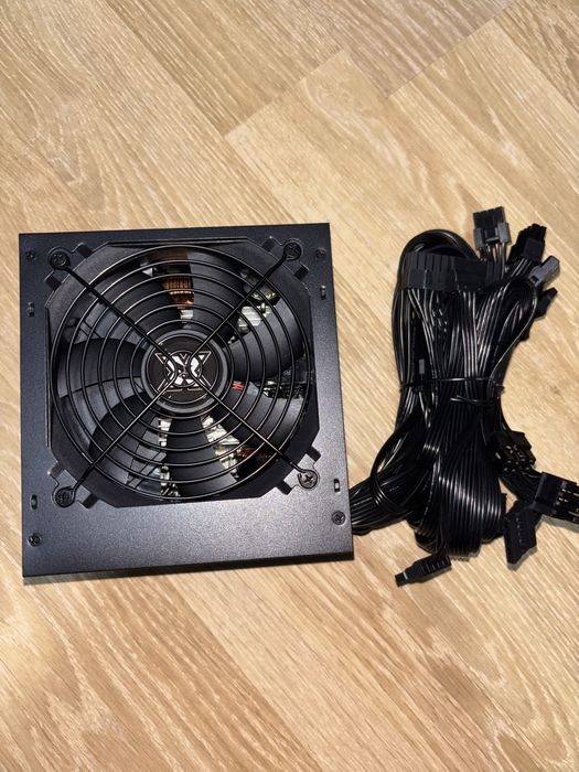 Sursa 750w All black Nouă