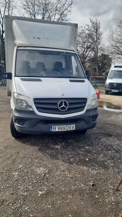 De închiriat  Duba cub lift