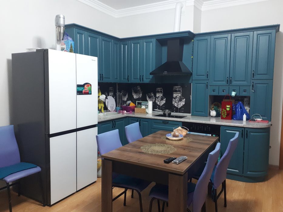 Продам отличную уютную квартиру. Просторные комнаты, высокие потолки