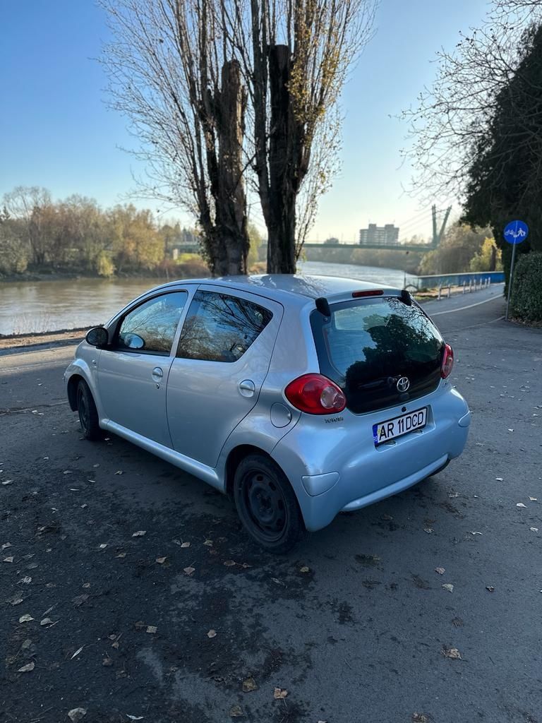 Toyota aygo cu climă și 4 usi