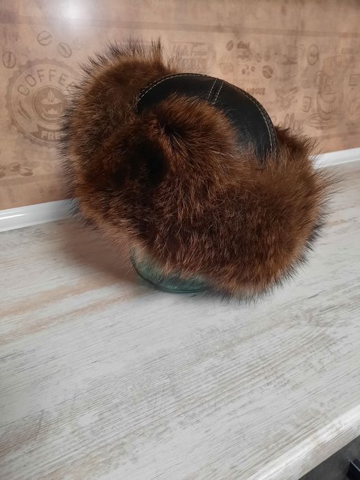 Продам мужскую шапку из енота