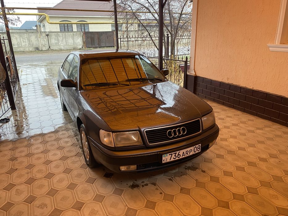 Audi с 4 хорошем состоянии продаю срочно связи покупай нового авто