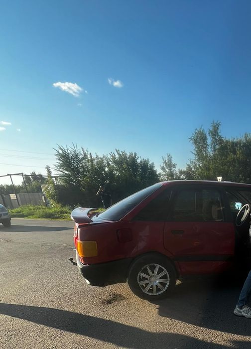 Продам Ауди 80 б3 по запчастям 1.8 карб