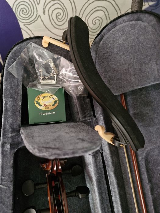 Vând vioara Reghin, toate accesoriile, produs nou, nefolosit!