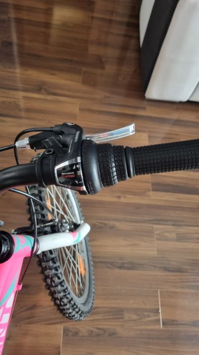 Bicicletă fete 20inch 7-11ani