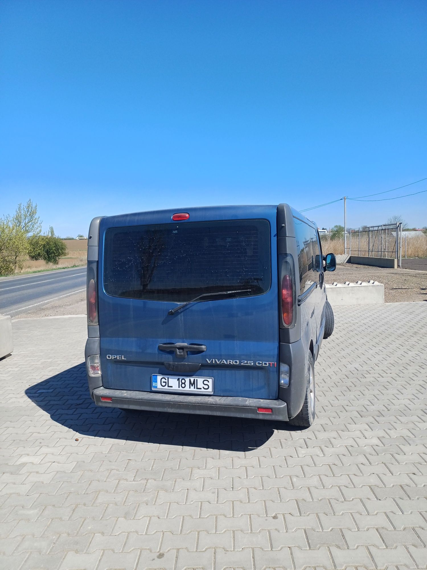 Vând Opel vivaro