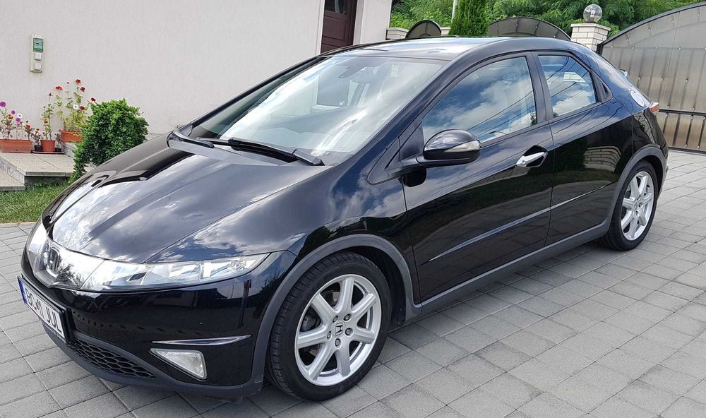 Honda Civic Sport 1.8 i-VTEC FK2 - 5D Nighthawk Black