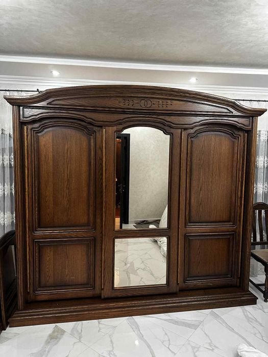 Dormitoare coplecte masive în stare bună