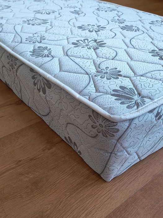 легло   с матрак за общо  60 лева в Бургас