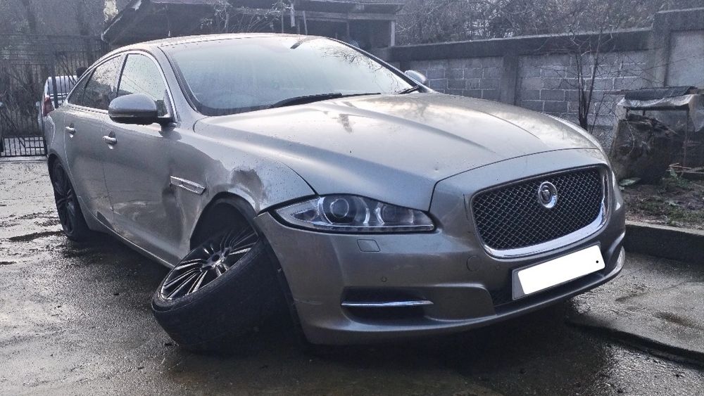 Jaguar XJ Portfolio 2010 ~ 3.0 Diesel 306 DT ~ Avariat