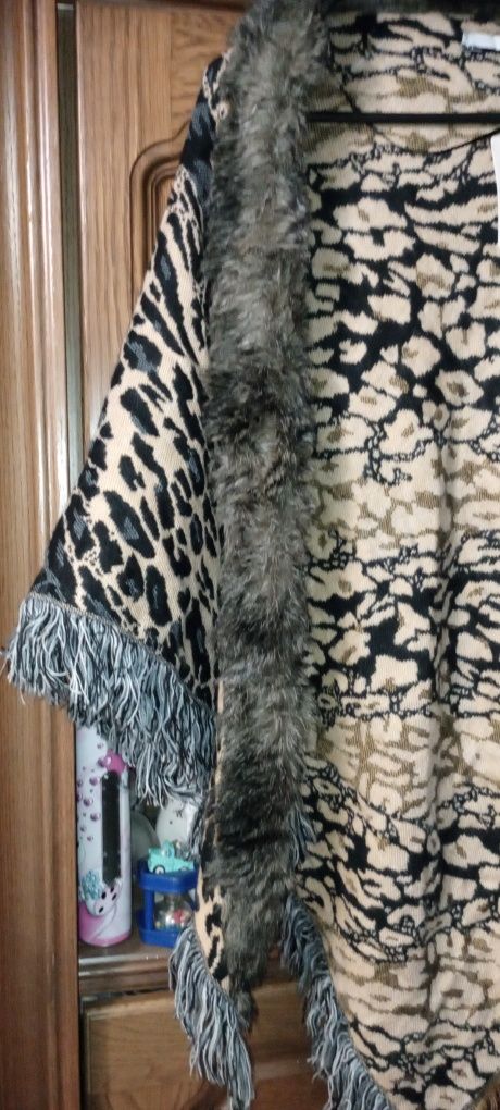 eșarfă tip poncho