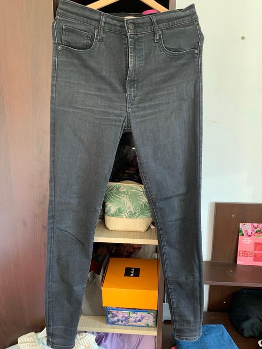 Blugi levi’s in stare buna