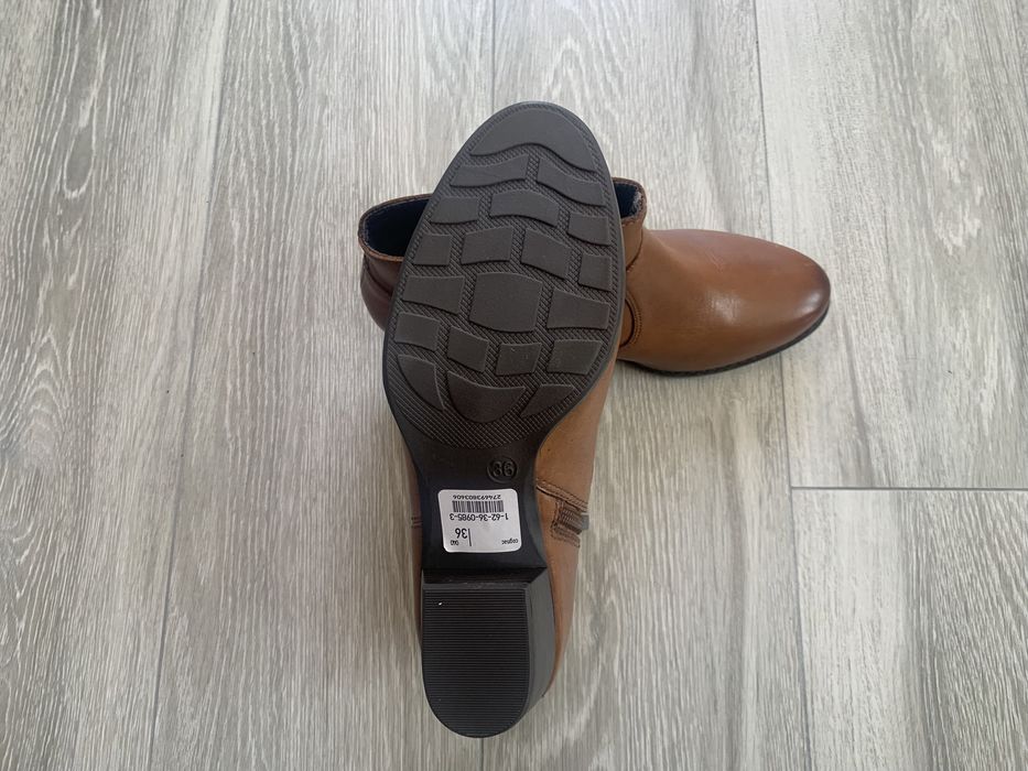 Vand botine Charles W. Hampton marimea 36