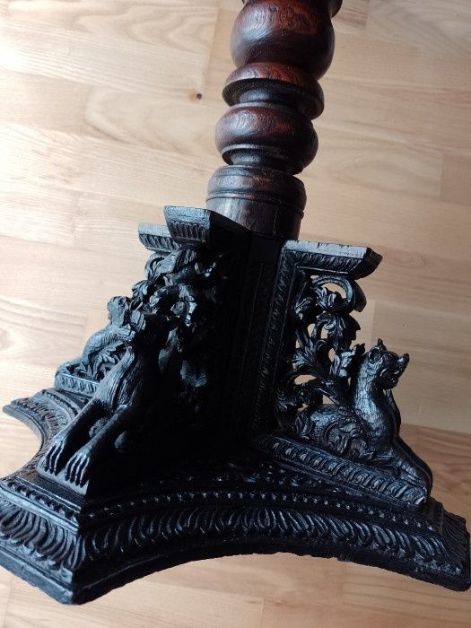 Superbă măsuța antica in stil oriental sculptata integral manual ,pies