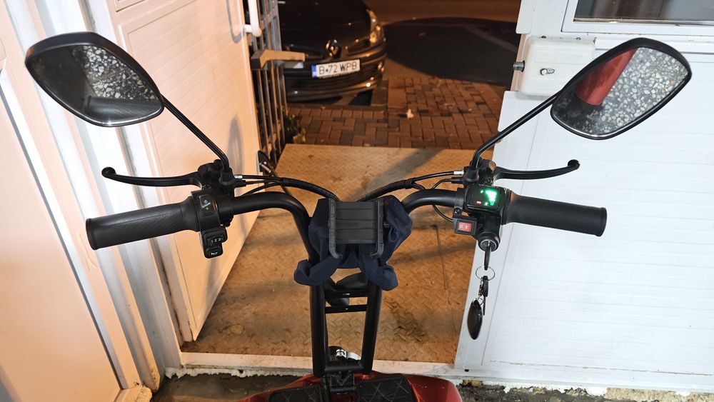 Carucior electric / scuter / scaun cu rotile persoane cu handicap