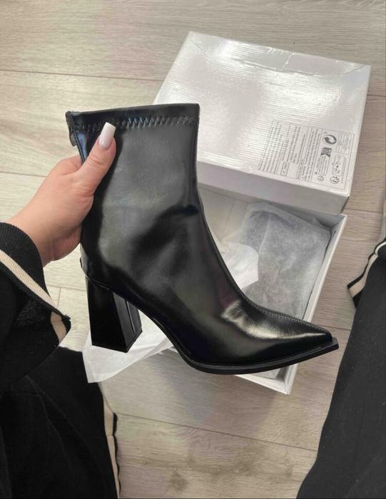 Кожени боти с висок ток